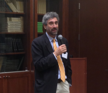 Mitchell Kaplan discusses the staying power of his independent book stores at the Newman Alumni Center’s Toll Library.